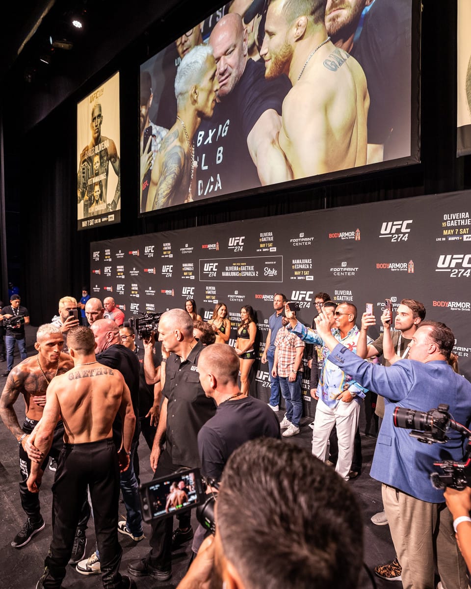 OLE_UFC274_2022_0505_193206-9765_ALIVECOVERAGE-2