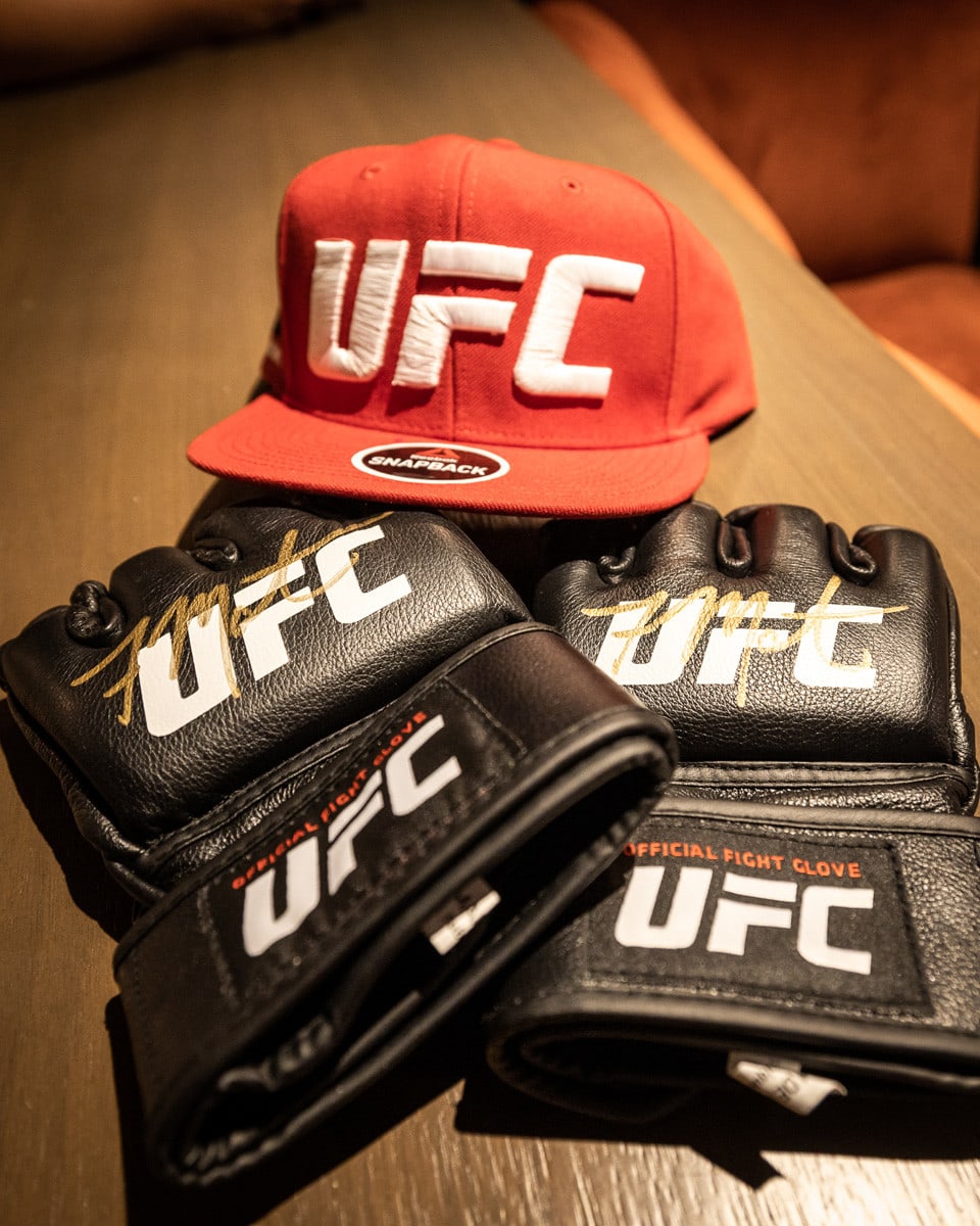 OLE_UFC274_2022_0507_170337-3495_ALIVECOVERAGE