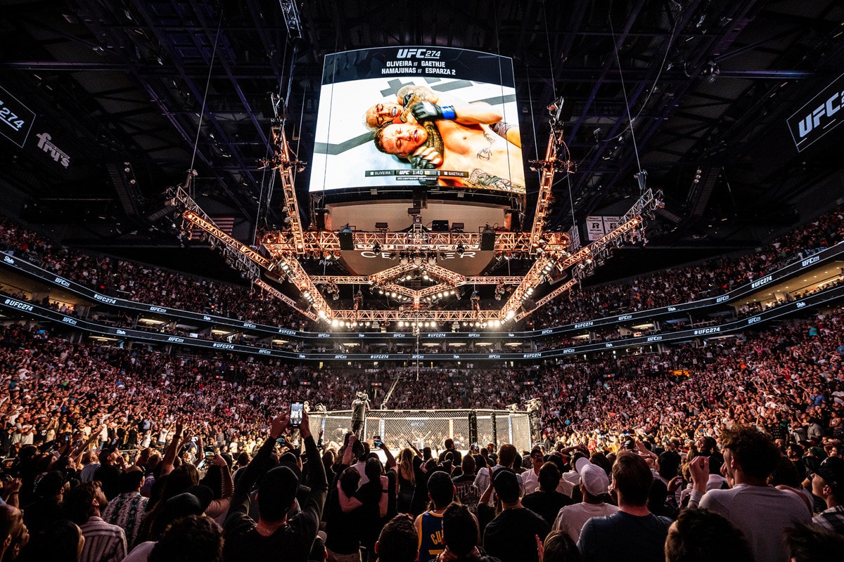 OLE_UFC274_2022_0507_215754-7579_ALIVECOVERAGE
