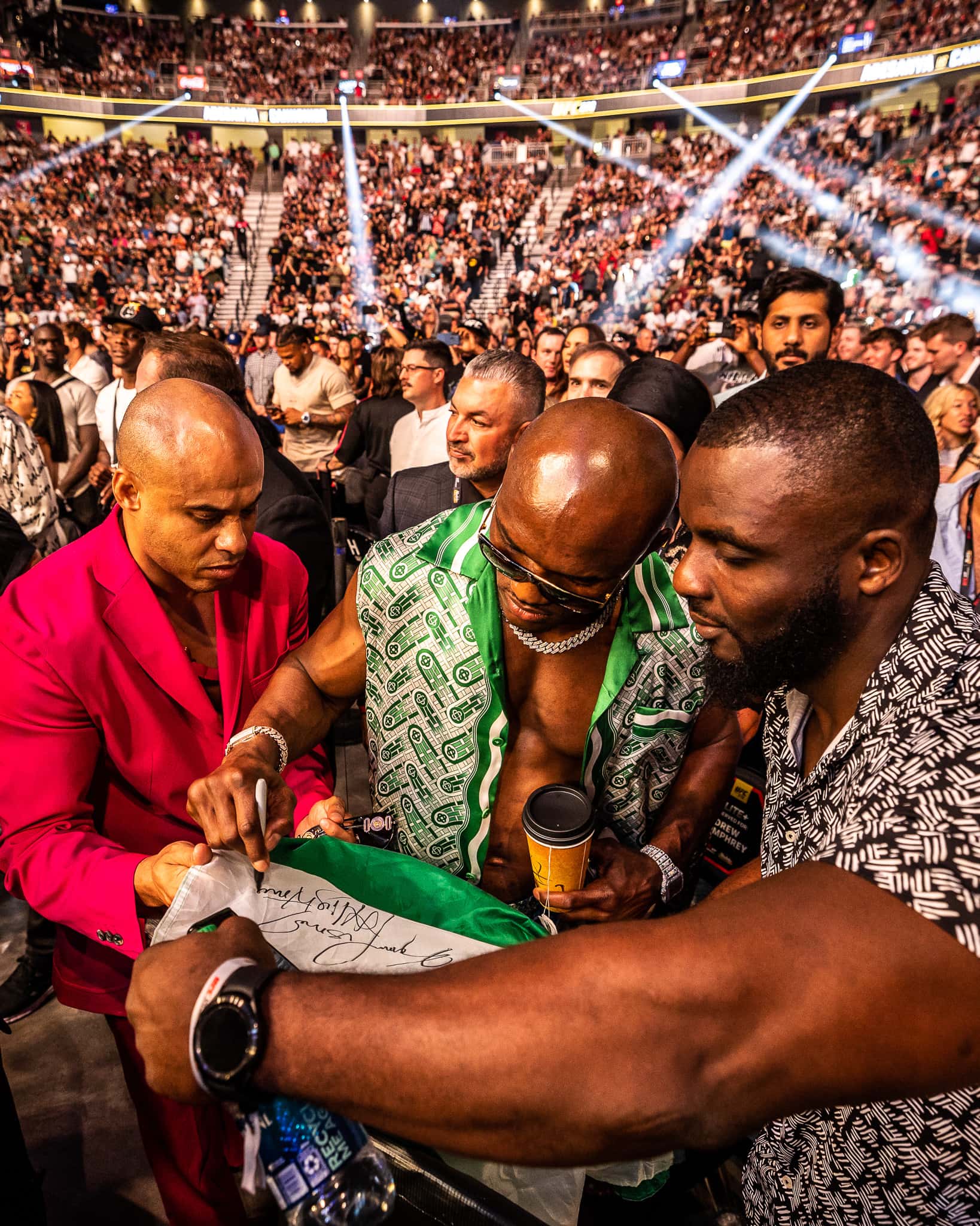 OLE_UFC2762022_0702_223631-2512_ALIVECOVERAGE-2