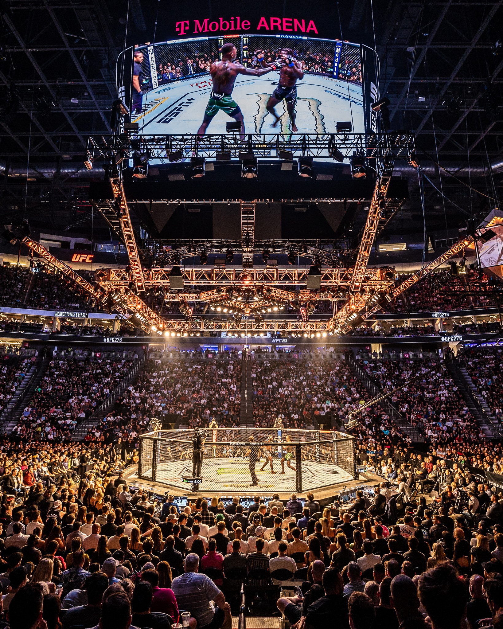OLE_UFC2762022_0702_230026-3098_ALIVECOVERAGE-2