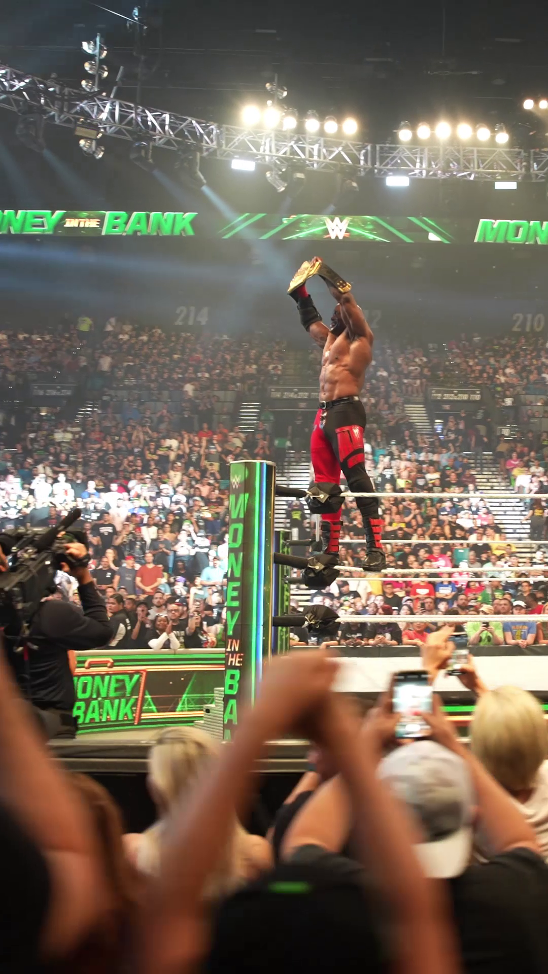 WWE_V2-vlcsnap