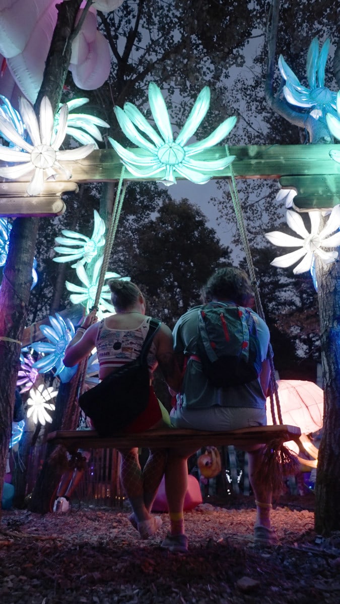 ELEMENTS22_08_20_30S_9X16_V1_NeonGarden-AfternoonToNight vlcsnap