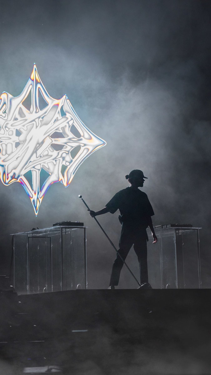 Madeon AP_9x16 - vlcsnap