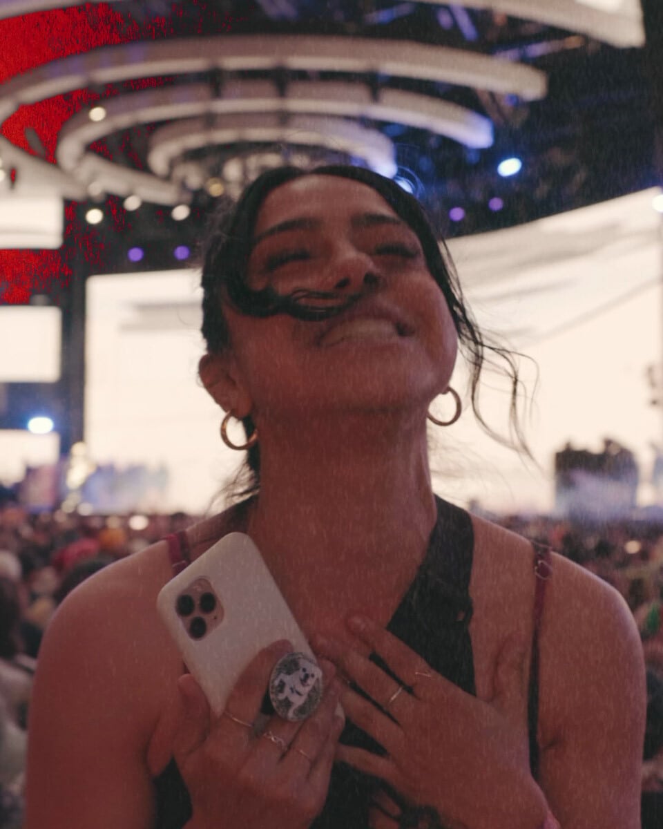 Coachella23_W1_JCASSADY_BlinkDown_4x5 - screenshot
