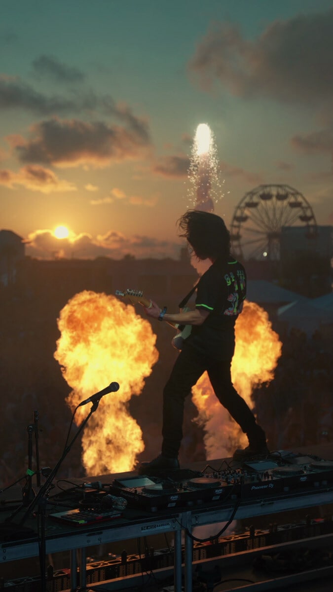 Hangout_20230519_JW_GryffinFire_9x16_v1 - screenshot