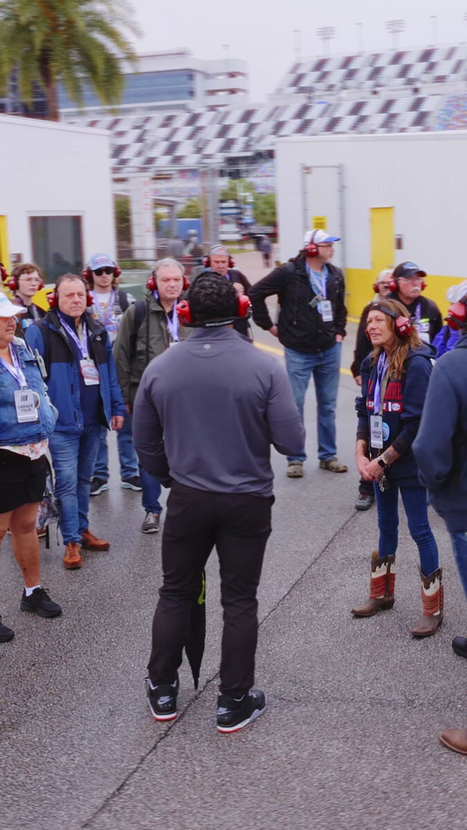 Daytona500_GarageTour_Video_01 - screenshot