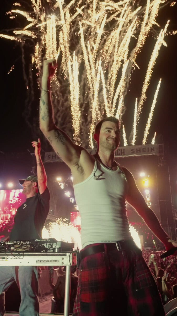 HOMF24_0517_AliveCoverage_Chainsmokers-Fireworks_JACKSON_9x16_V1 - screenshot